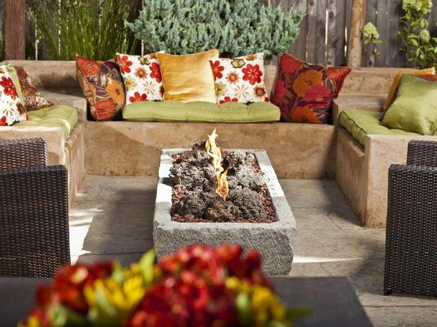 BP_DYCR907_backyard-fire-pit-seating-area_s4x3_lg