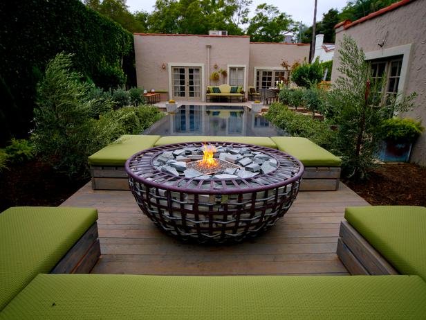 BP_HORJD403_backyard-fire-pit-pool_s4x3_lg