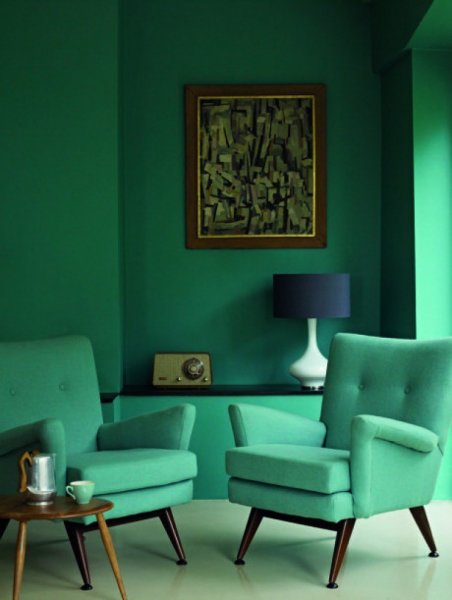 kelly-green-monochromatic-sitting-room-cococozy-e1435585790163