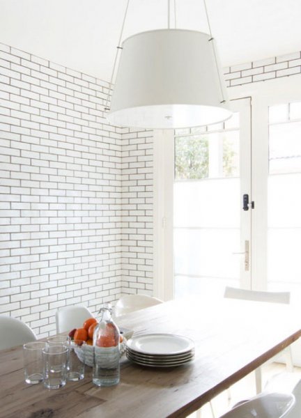 monochromatic-rooms-white-kitchen-tile-cococozy-cuffhome-e1435586541534